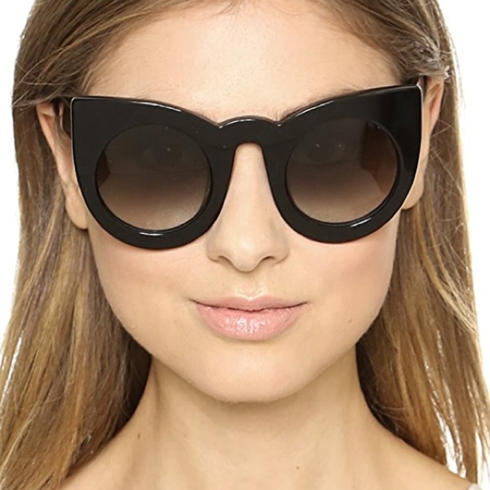 Black oversized sunglasses